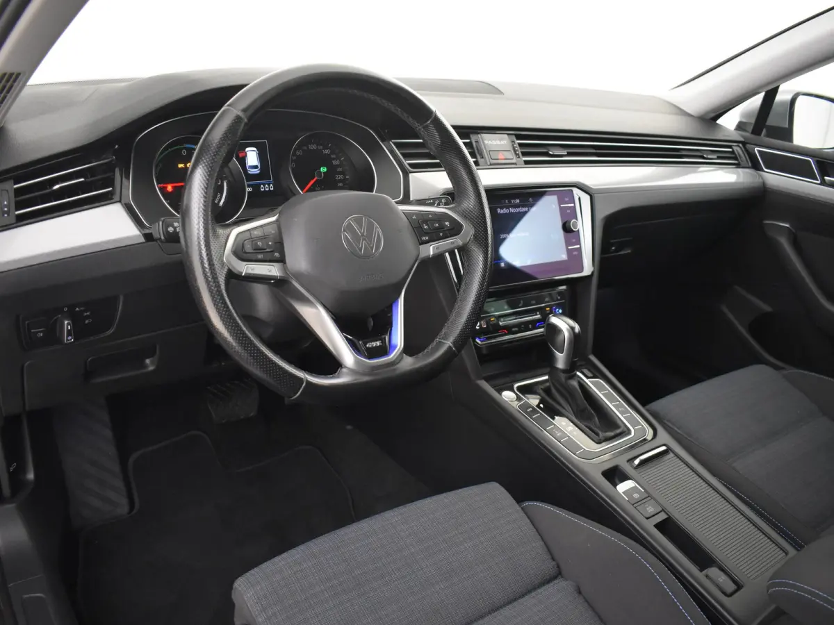 1.4 TSI PHEV GTE Business | SOH 98,4% l Trekhaak uitklapbaar | Achteruitrijcamera | Cruise control adaptief | Stoelverwarming | DAB | LED |  Navigatie |  Achterklep electrisch | 18"LMV