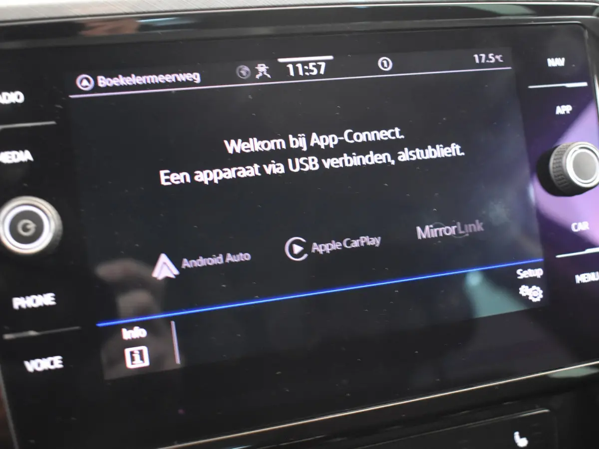 1.4 TSI PHEV GTE Business | SOH 98,4% l Trekhaak uitklapbaar | Achteruitrijcamera | Cruise control adaptief | Stoelverwarming | DAB | LED |  Navigatie |  Achterklep electrisch | 18"LMV