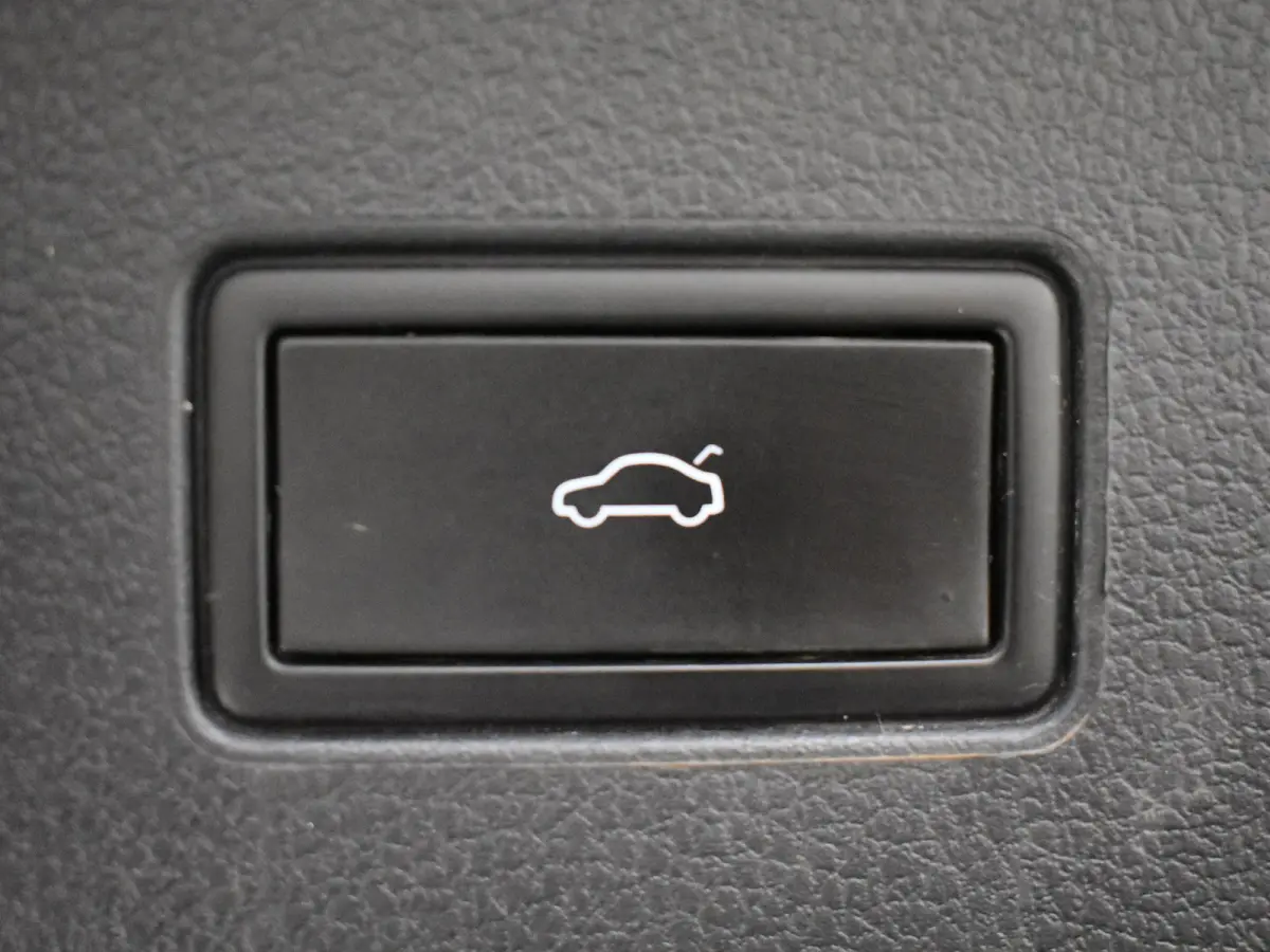 1.4 TSI PHEV GTE Business | SOH 98,4% l Trekhaak uitklapbaar | Achteruitrijcamera | Cruise control adaptief | Stoelverwarming | DAB | LED |  Navigatie |  Achterklep electrisch | 18"LMV