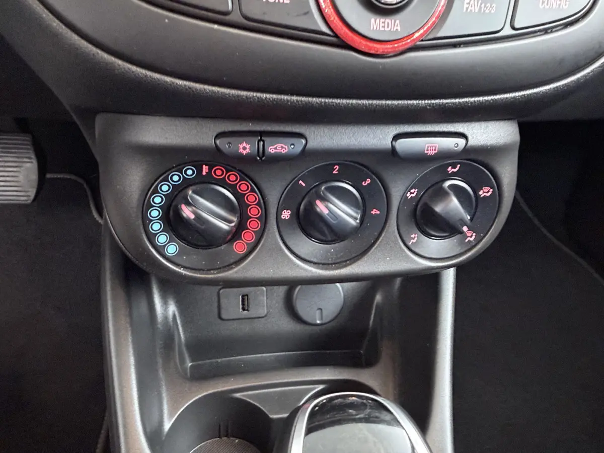 1.4 Edition | Airco (handmatig) | Cruisecontrol standaard | Lederen stuurwiel