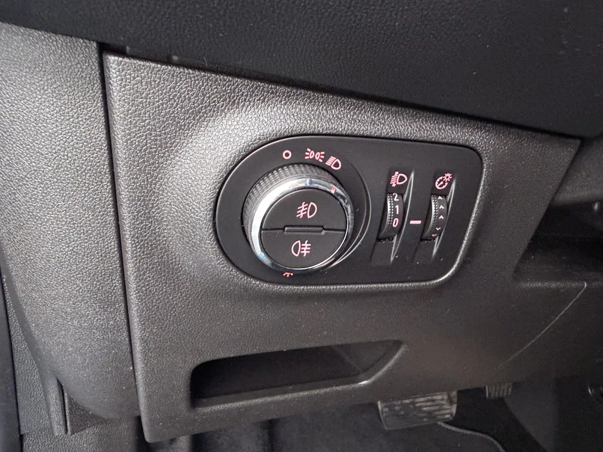 1.4 Edition | Airco (handmatig) | Cruisecontrol standaard | Lederen stuurwiel
