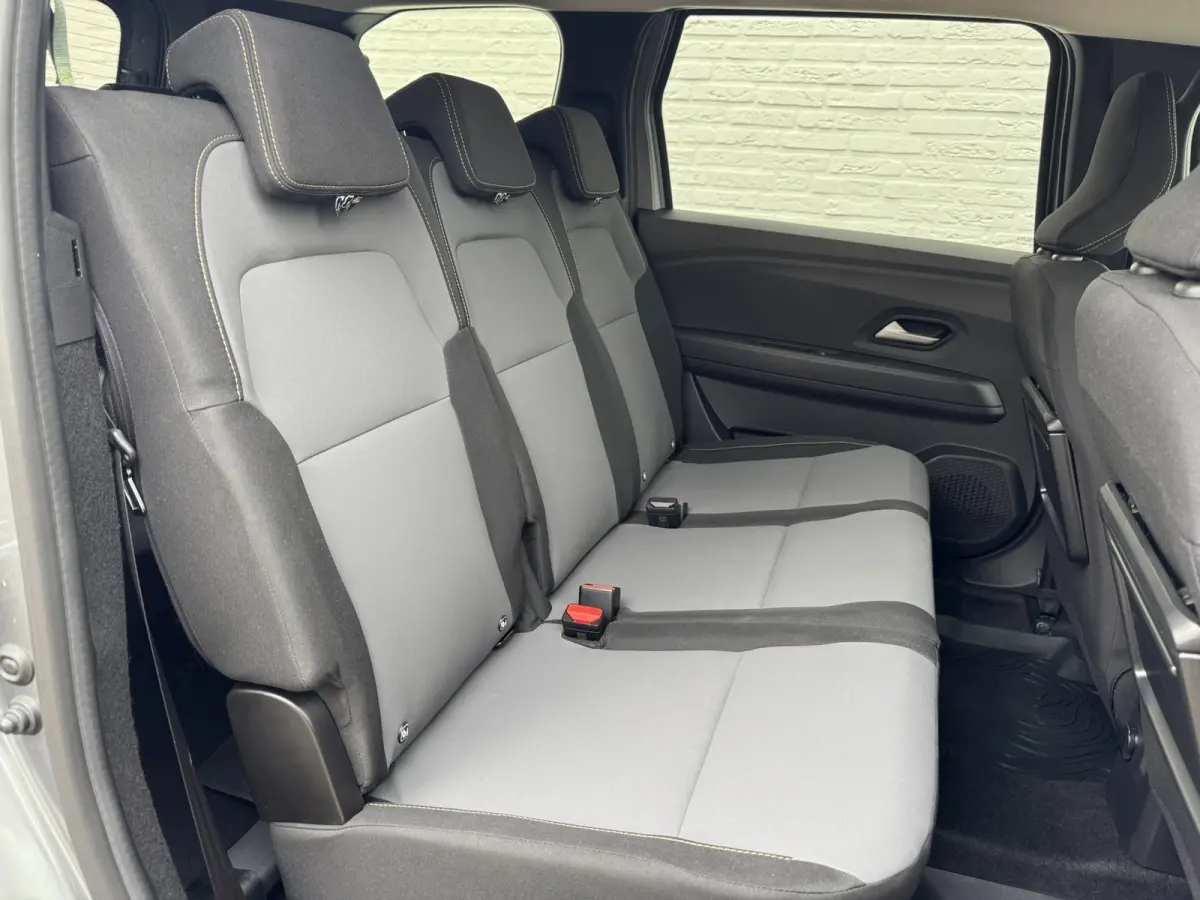 1.6 Hybrid 140 Extreme 7p. Cruise Camera Navi Carplay Stoelverwarming Lane assist Clima Keyless