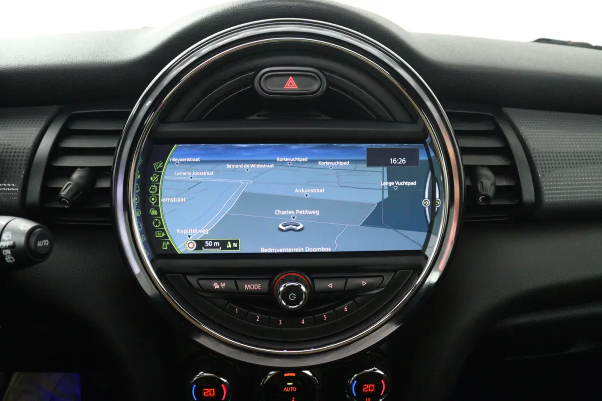Mini 1.5 Chili (PANORAMADAK, GROOT-NAVIGATIE, LED, SPORSTOELEN, CLIMA, DEALER ONDERHOUDEN)