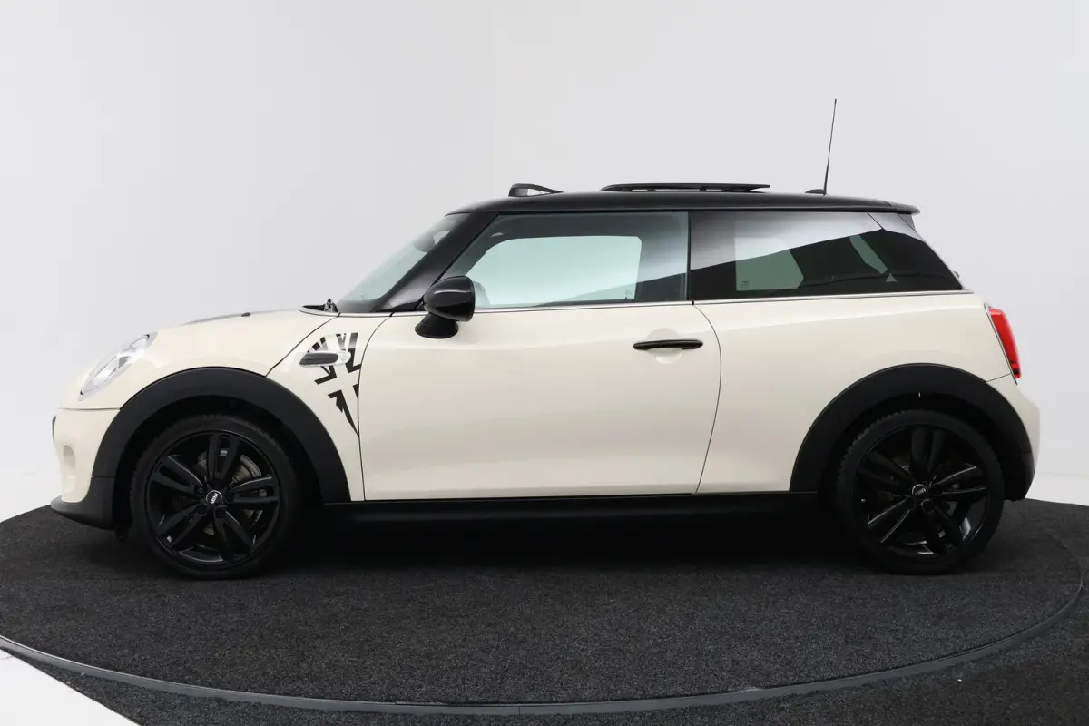 Mini 1.5 Chili (PANORAMADAK, GROOT-NAVIGATIE, LED, SPORSTOELEN, CLIMA, DEALER ONDERHOUDEN)
