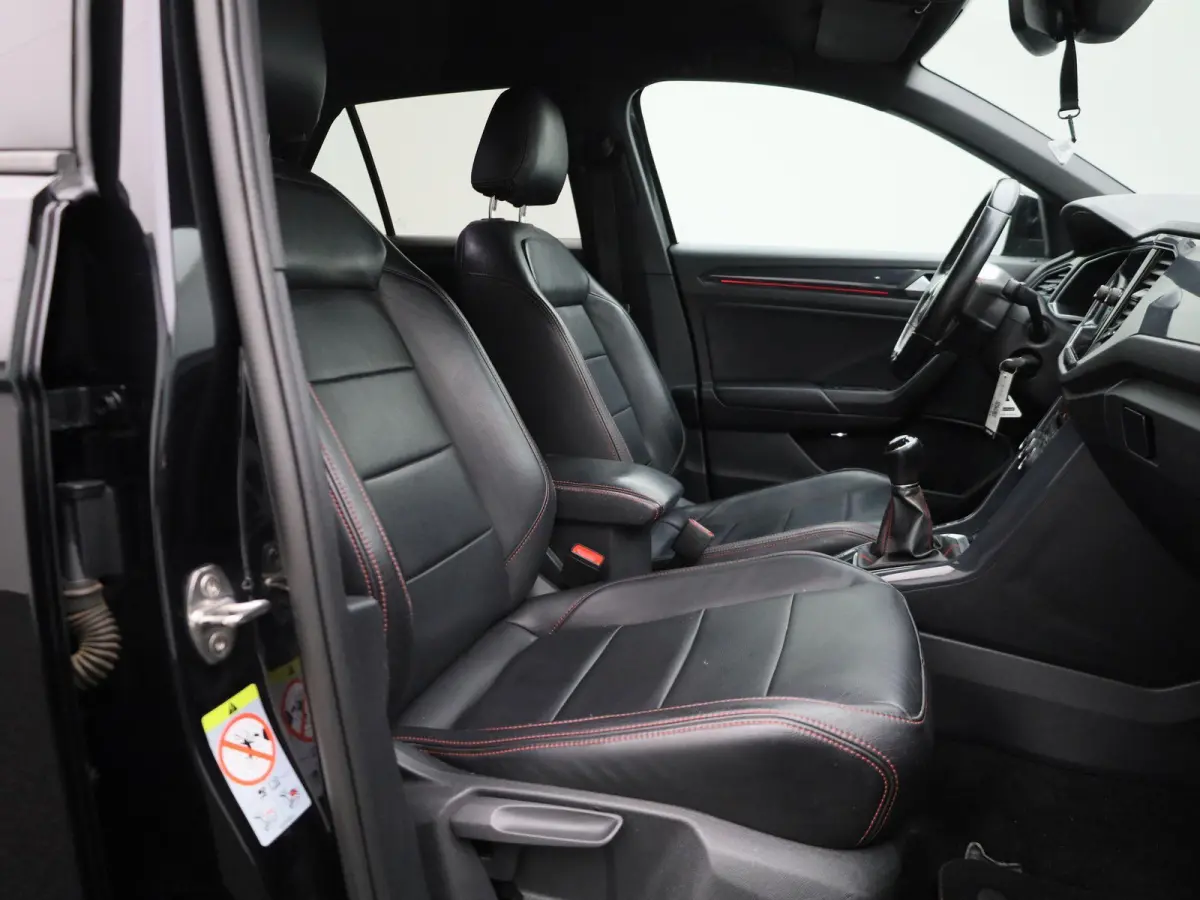 1.5 TSI Sport Business R-Line | Camera | Parkeersensoren | Stoelverwarming | Trekhaak | Lederen Bekleding |