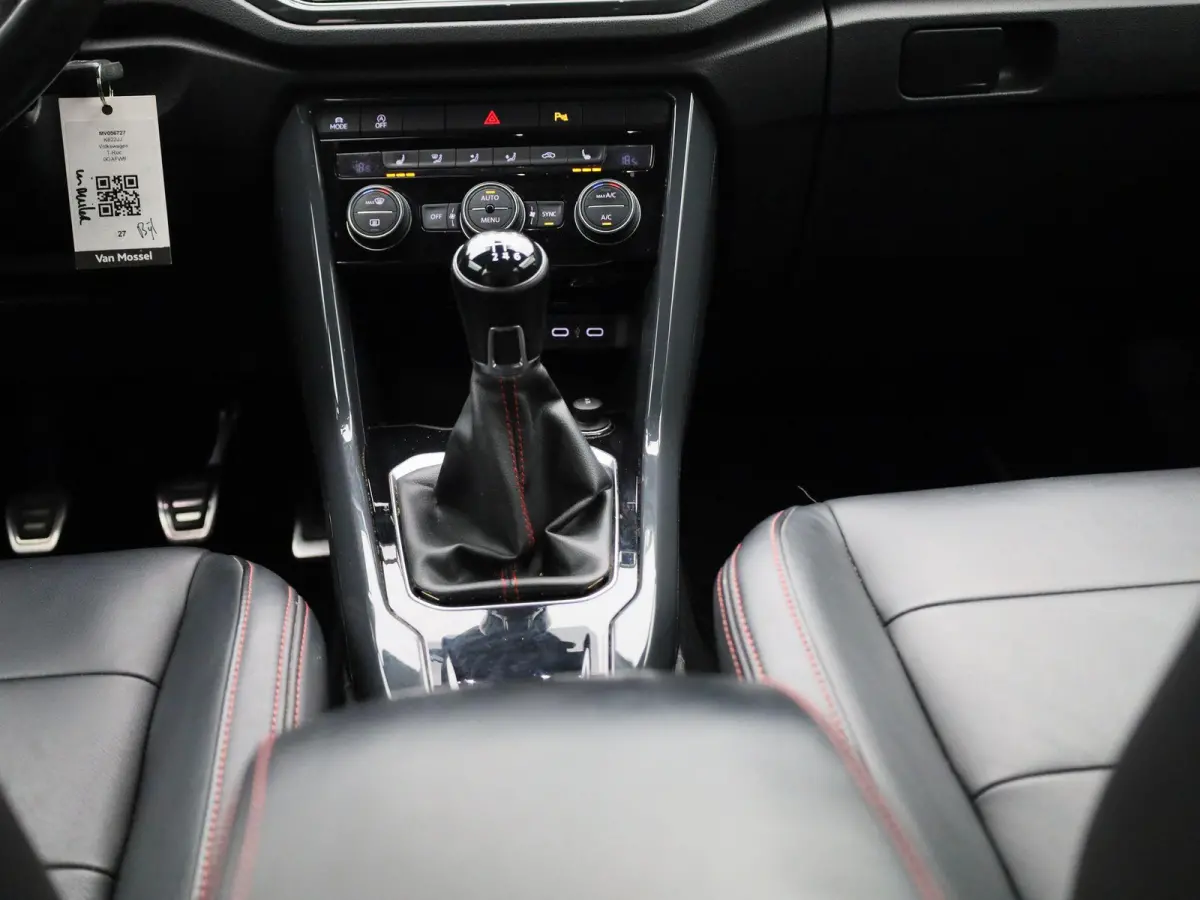 1.5 TSI Sport Business R-Line | Camera | Parkeersensoren | Stoelverwarming | Trekhaak | Lederen Bekleding |