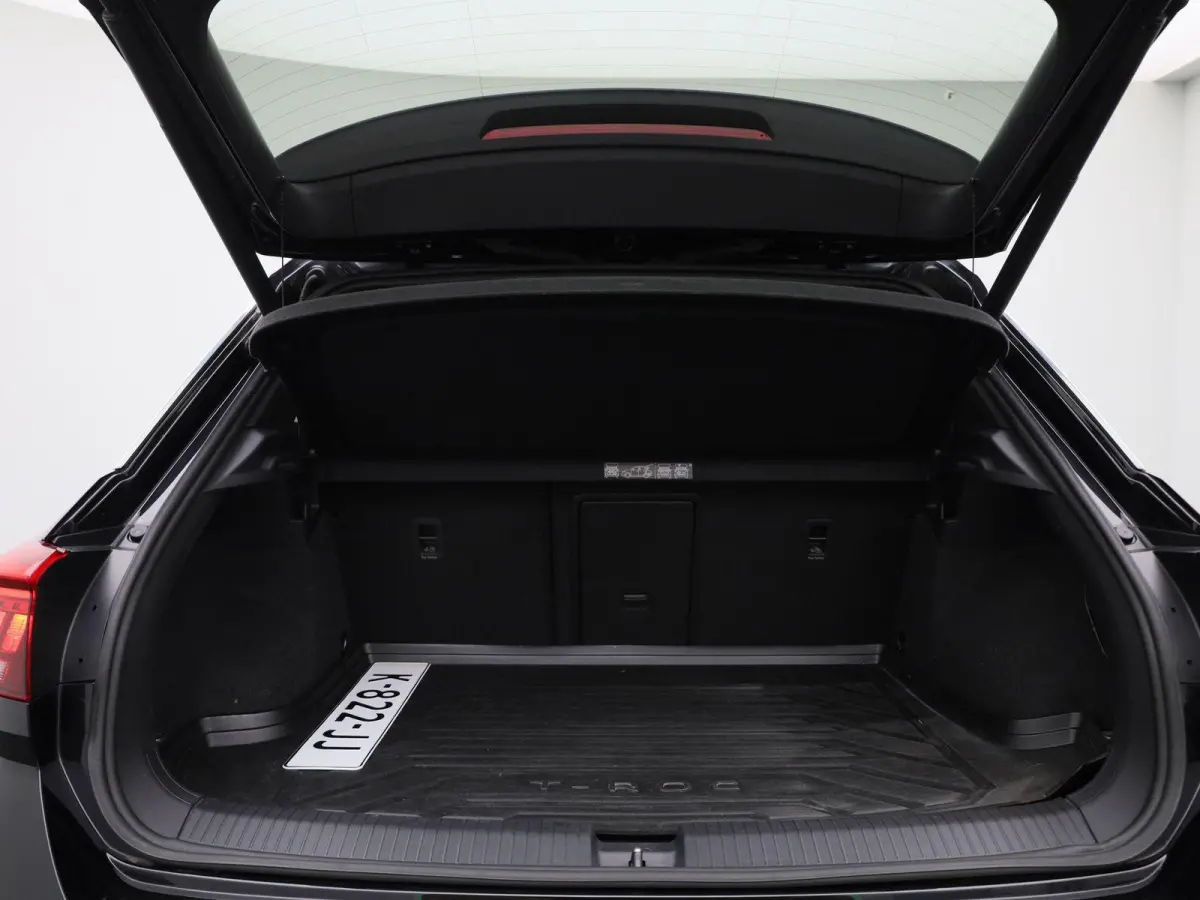 1.5 TSI Sport Business R-Line | Camera | Parkeersensoren | Stoelverwarming | Trekhaak | Lederen Bekleding |