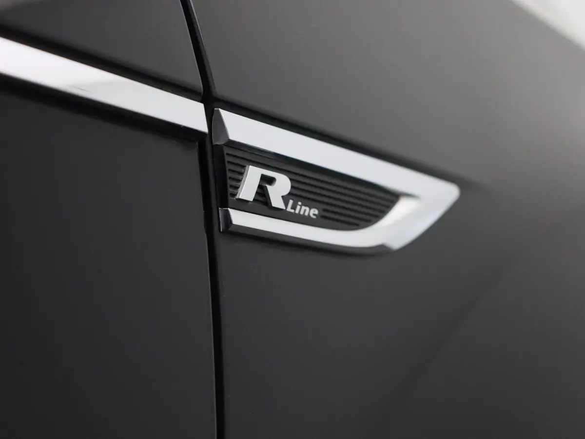 1.5 TSI Sport Business R-Line | Camera | Parkeersensoren | Stoelverwarming | Trekhaak | Lederen Bekleding |