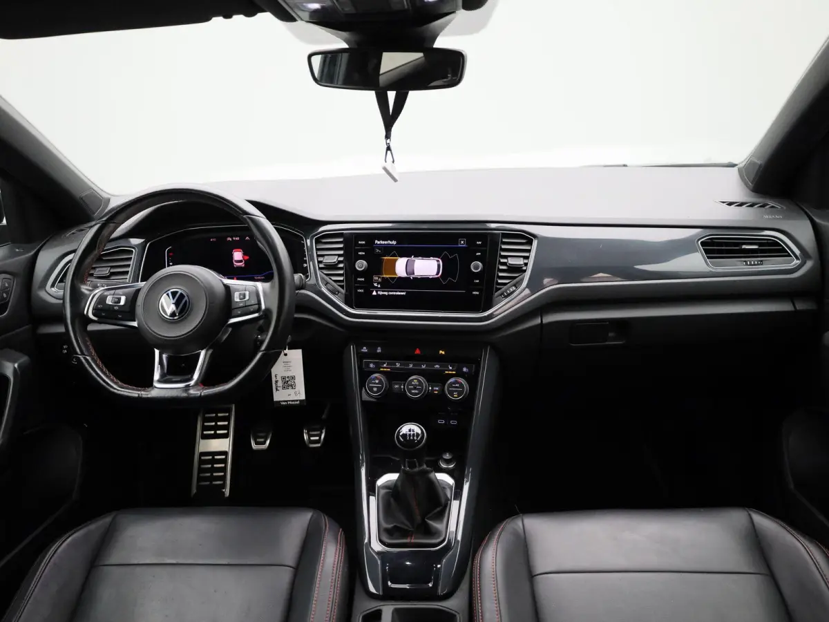 1.5 TSI Sport Business R-Line | Camera | Parkeersensoren | Stoelverwarming | Trekhaak | Lederen Bekleding |