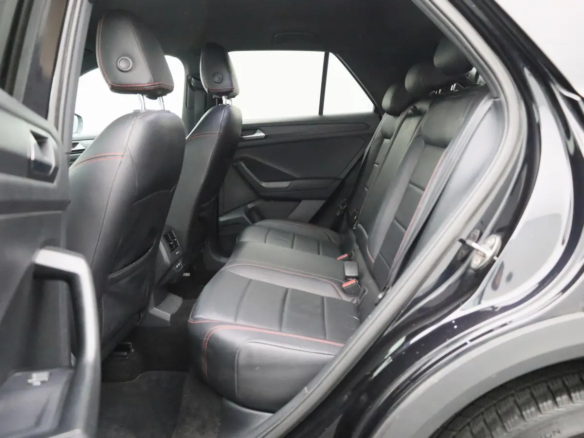 1.5 TSI Sport Business R-Line | Camera | Parkeersensoren | Stoelverwarming | Trekhaak | Lederen Bekleding |