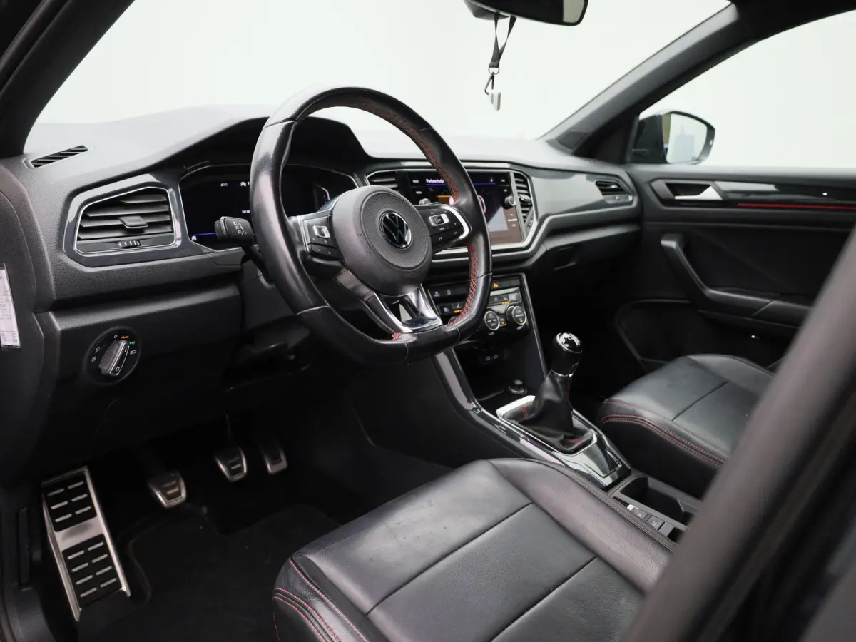 1.5 TSI Sport Business R-Line | Camera | Parkeersensoren | Stoelverwarming | Trekhaak | Lederen Bekleding |