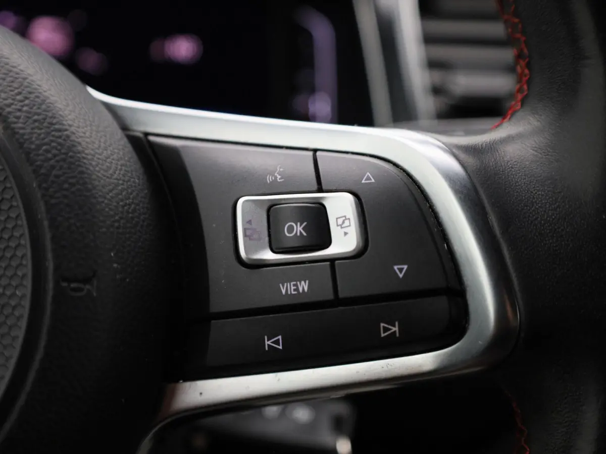 1.5 TSI Sport Business R-Line | Camera | Parkeersensoren | Stoelverwarming | Trekhaak | Lederen Bekleding |