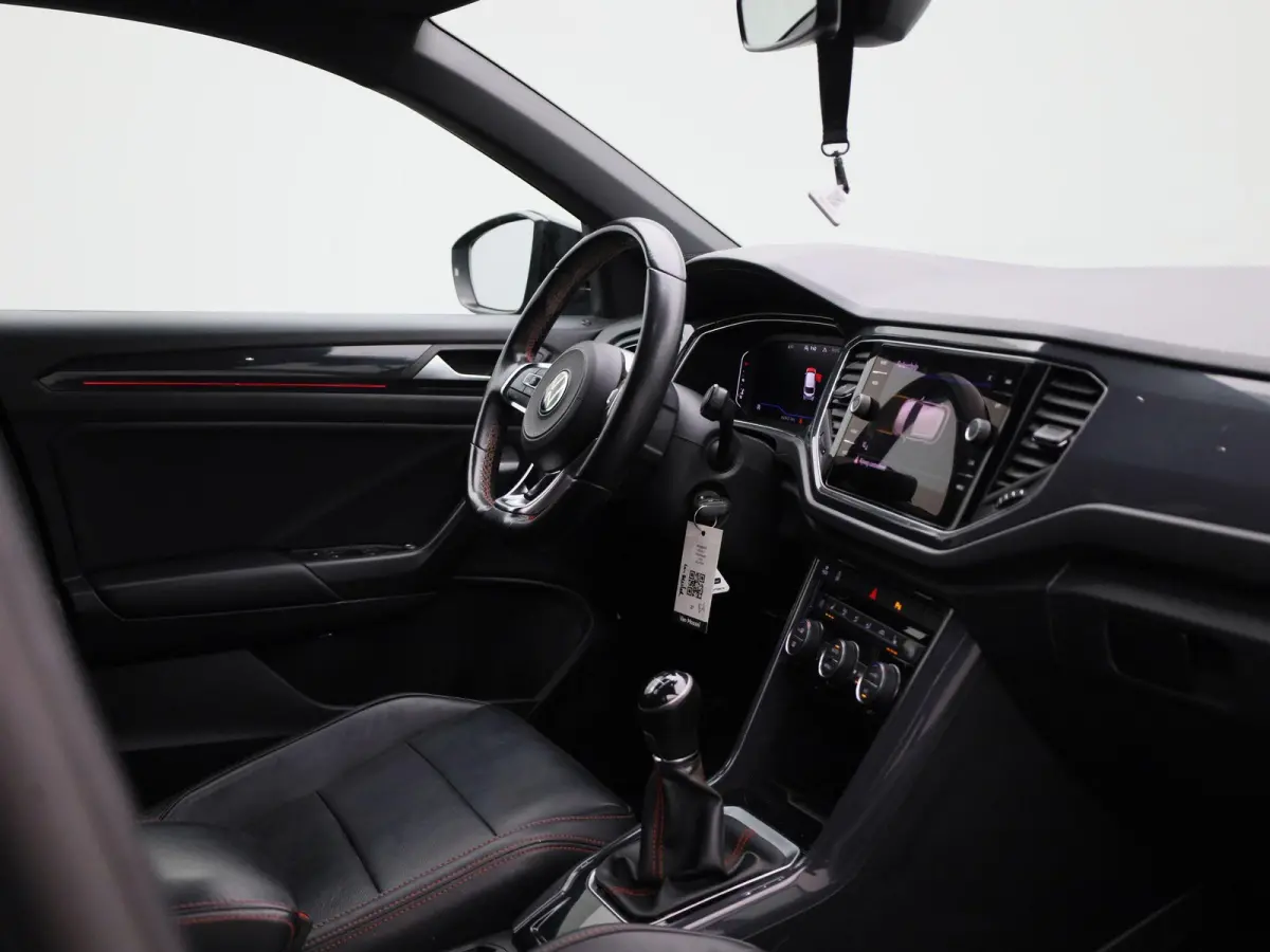 1.5 TSI Sport Business R-Line | Camera | Parkeersensoren | Stoelverwarming | Trekhaak | Lederen Bekleding |
