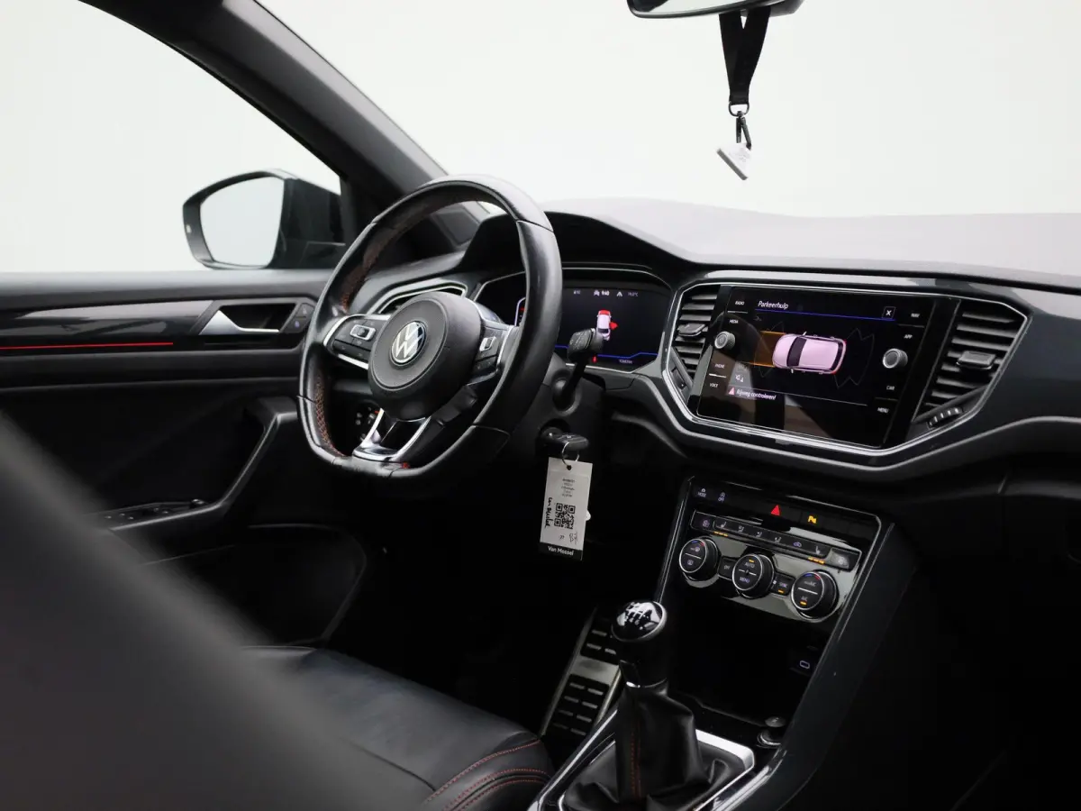 1.5 TSI Sport Business R-Line | Camera | Parkeersensoren | Stoelverwarming | Trekhaak | Lederen Bekleding |