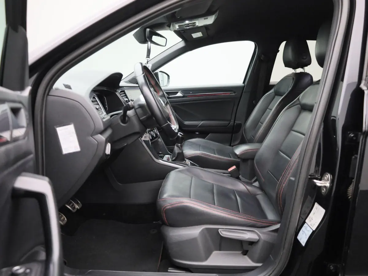 1.5 TSI Sport Business R-Line | Camera | Parkeersensoren | Stoelverwarming | Trekhaak | Lederen Bekleding |