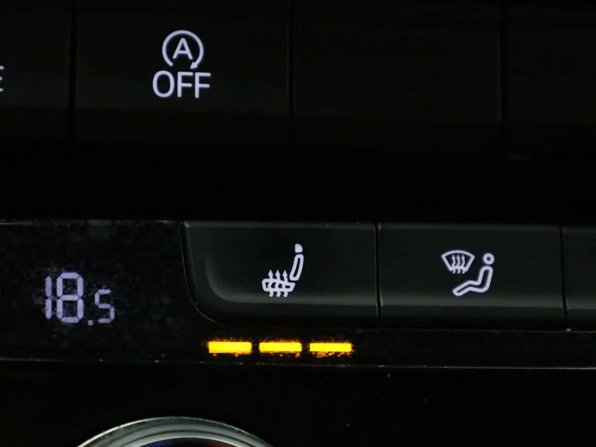 1.5 TSI Sport Business R-Line | Camera | Parkeersensoren | Stoelverwarming | Trekhaak | Lederen Bekleding |