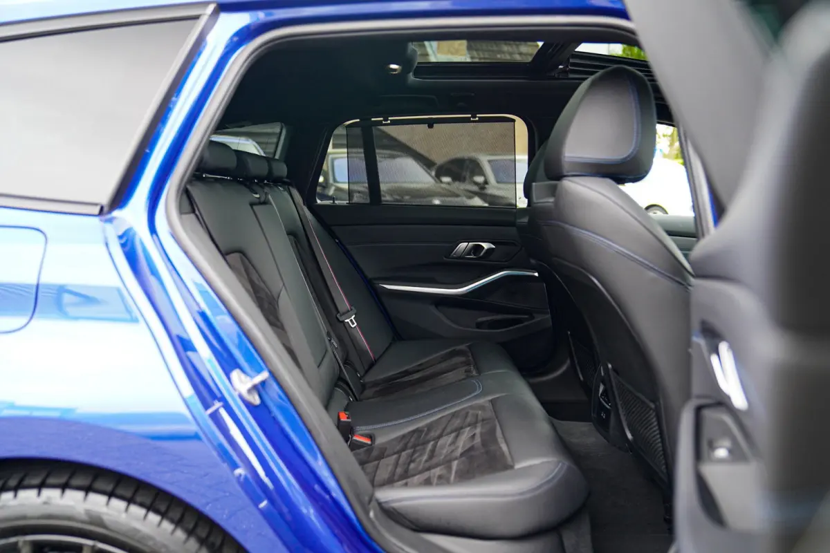 330e xDrive M-pakket | Panorama | HuD | Sfeerverlichting | BMW LED | Camera | Portimao blau metallic |