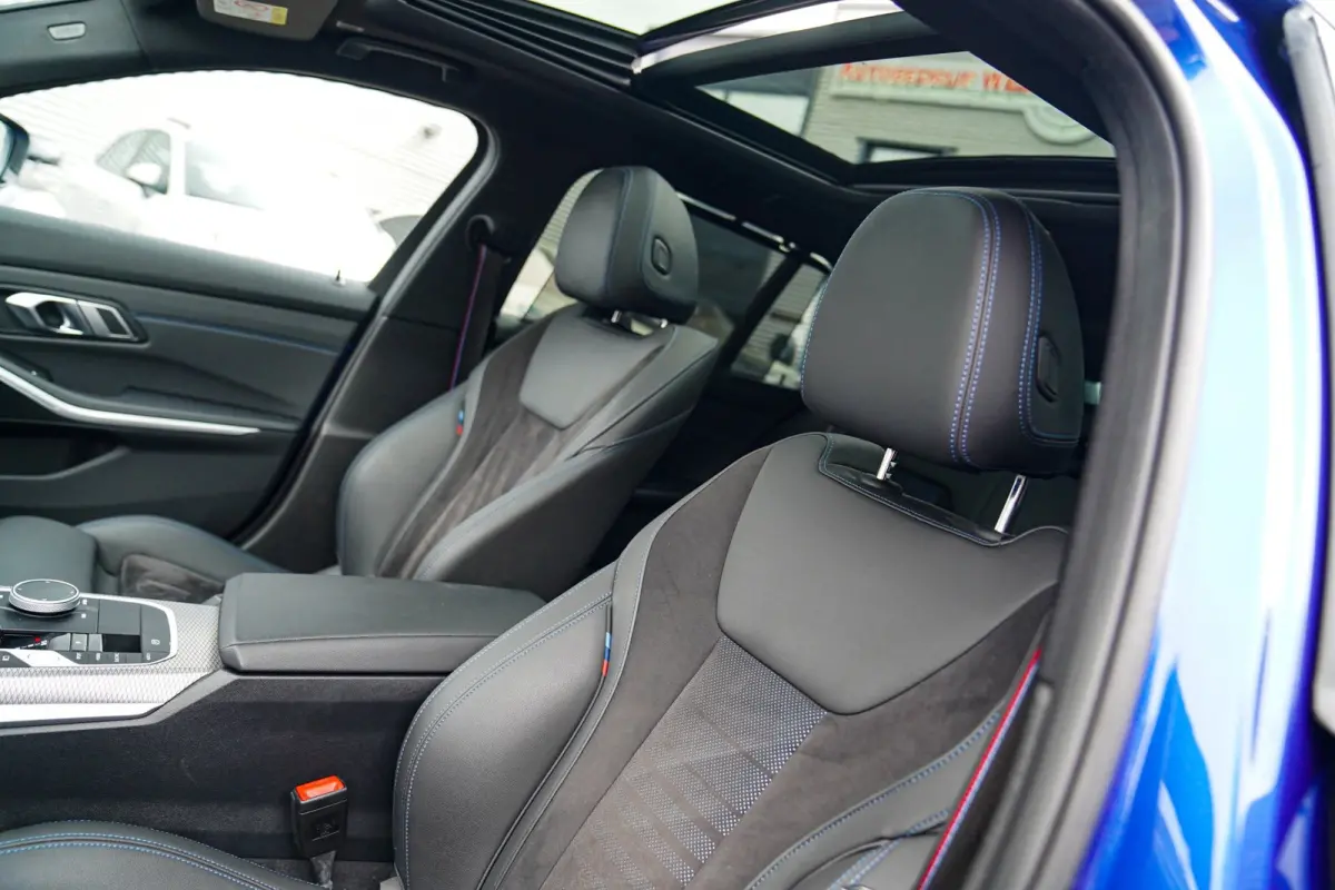 330e xDrive M-pakket | Panorama | HuD | Sfeerverlichting | BMW LED | Camera | Portimao blau metallic |