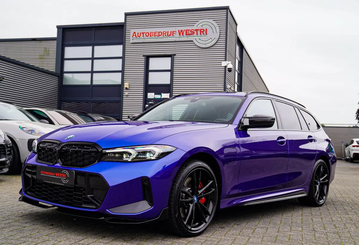 330e xDrive M-pakket | Panorama | HuD | Sfeerverlichting | BMW LED | Camera | Portimao blau metallic |