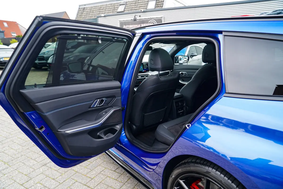 330e xDrive M-pakket | Panorama | HuD | Sfeerverlichting | BMW LED | Camera | Portimao blau metallic |