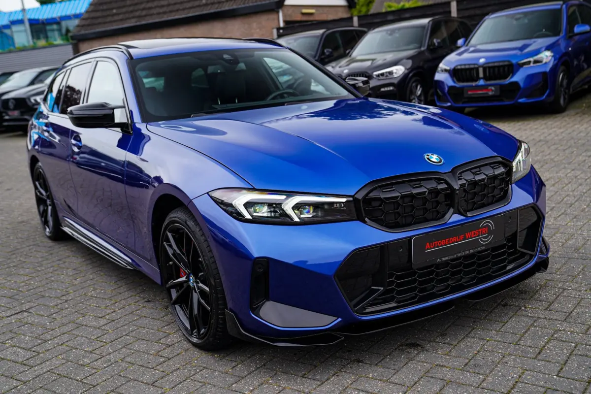 330e xDrive M-pakket | Panorama | HuD | Sfeerverlichting | BMW LED | Camera | Portimao blau metallic |
