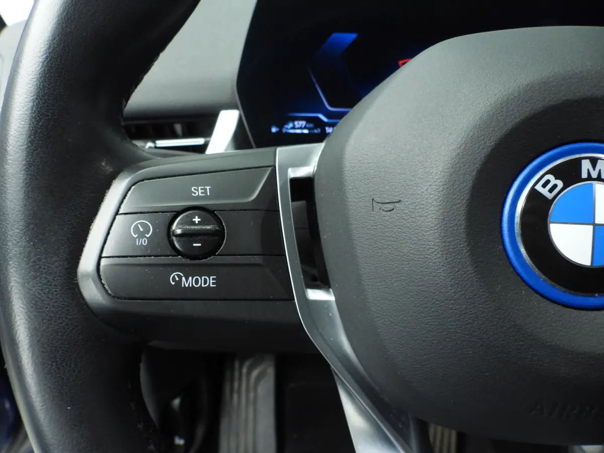 225e xDrive | LED | Navigatie | Trekhaak | Chrome line | Sportstoelen | DAB | Harman-kardon sound | Alu 17 inch