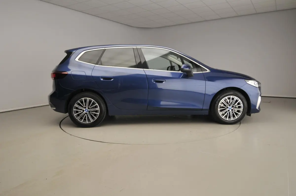 225e xDrive | LED | Navigatie | Trekhaak | Chrome line | Sportstoelen | DAB | Harman-kardon sound | Alu 17 inch