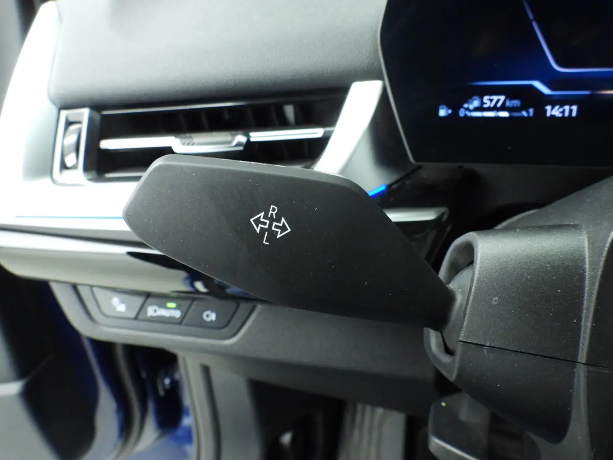 225e xDrive | LED | Navigatie | Trekhaak | Chrome line | Sportstoelen | DAB | Harman-kardon sound | Alu 17 inch