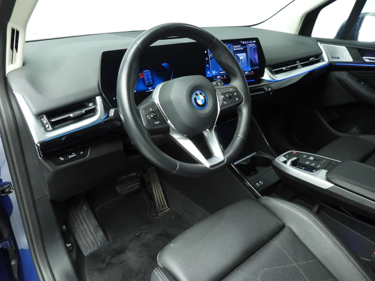 225e xDrive | LED | Navigatie | Trekhaak | Chrome line | Sportstoelen | DAB | Harman-kardon sound | Alu 17 inch