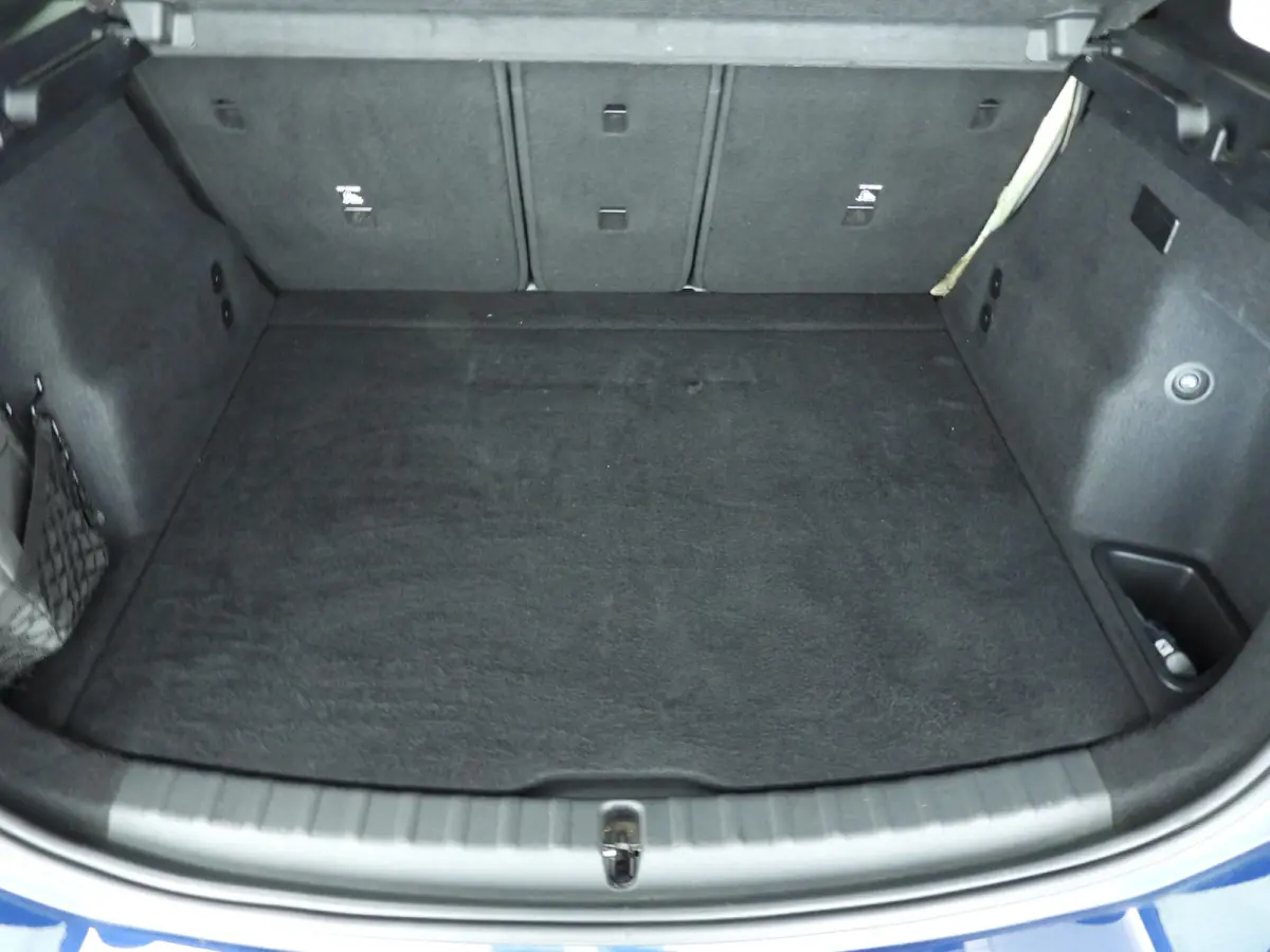 225e xDrive | LED | Navigatie | Trekhaak | Chrome line | Sportstoelen | DAB | Harman-kardon sound | Alu 17 inch