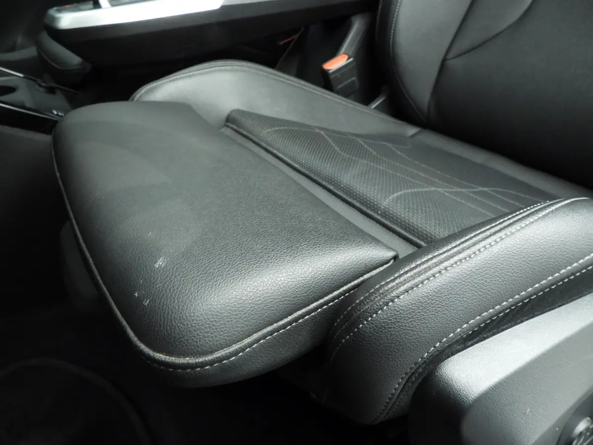 225e xDrive | LED | Navigatie | Trekhaak | Chrome line | Sportstoelen | DAB | Harman-kardon sound | Alu 17 inch