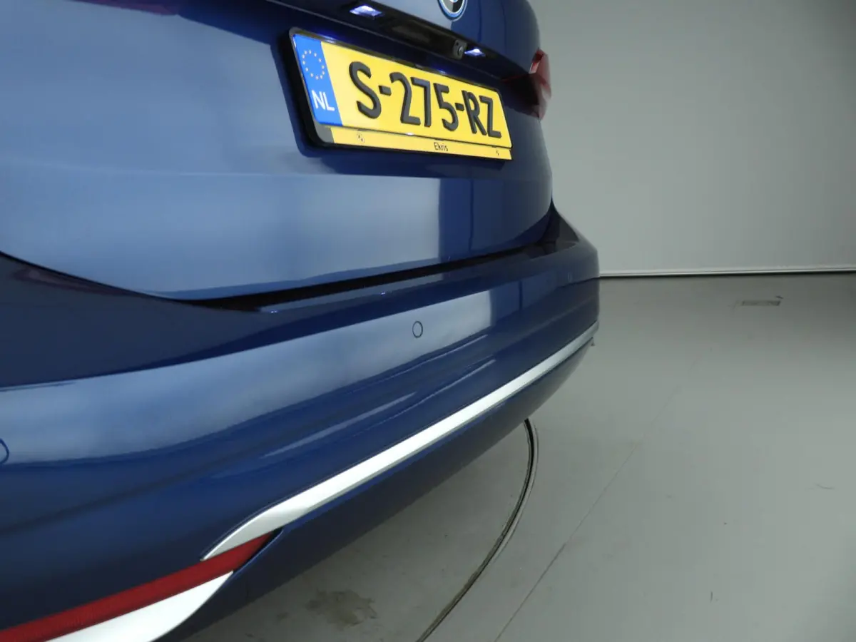 225e xDrive | LED | Navigatie | Trekhaak | Chrome line | Sportstoelen | DAB | Harman-kardon sound | Alu 17 inch