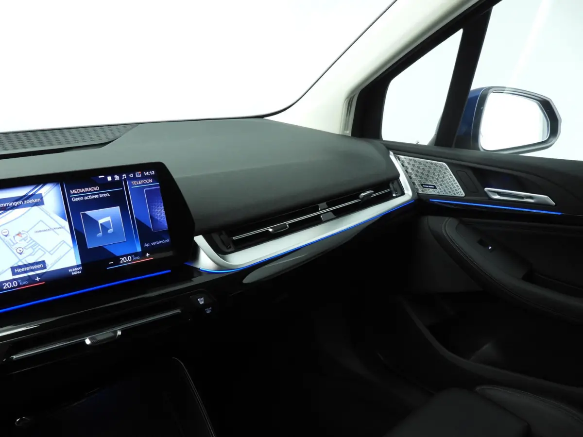 225e xDrive | LED | Navigatie | Trekhaak | Chrome line | Sportstoelen | DAB | Harman-kardon sound | Alu 17 inch