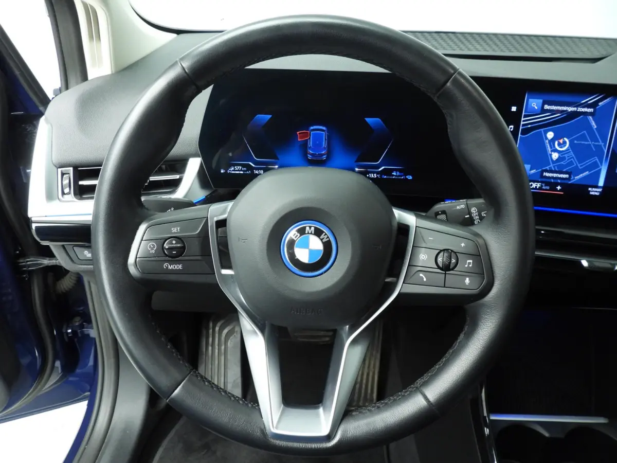 225e xDrive | LED | Navigatie | Trekhaak | Chrome line | Sportstoelen | DAB | Harman-kardon sound | Alu 17 inch