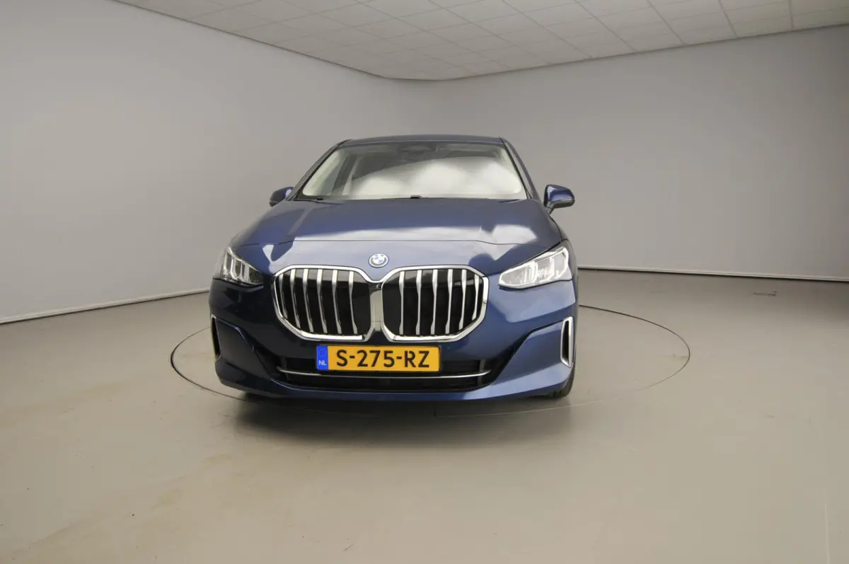 225e xDrive | LED | Navigatie | Trekhaak | Chrome line | Sportstoelen | DAB | Harman-kardon sound | Alu 17 inch