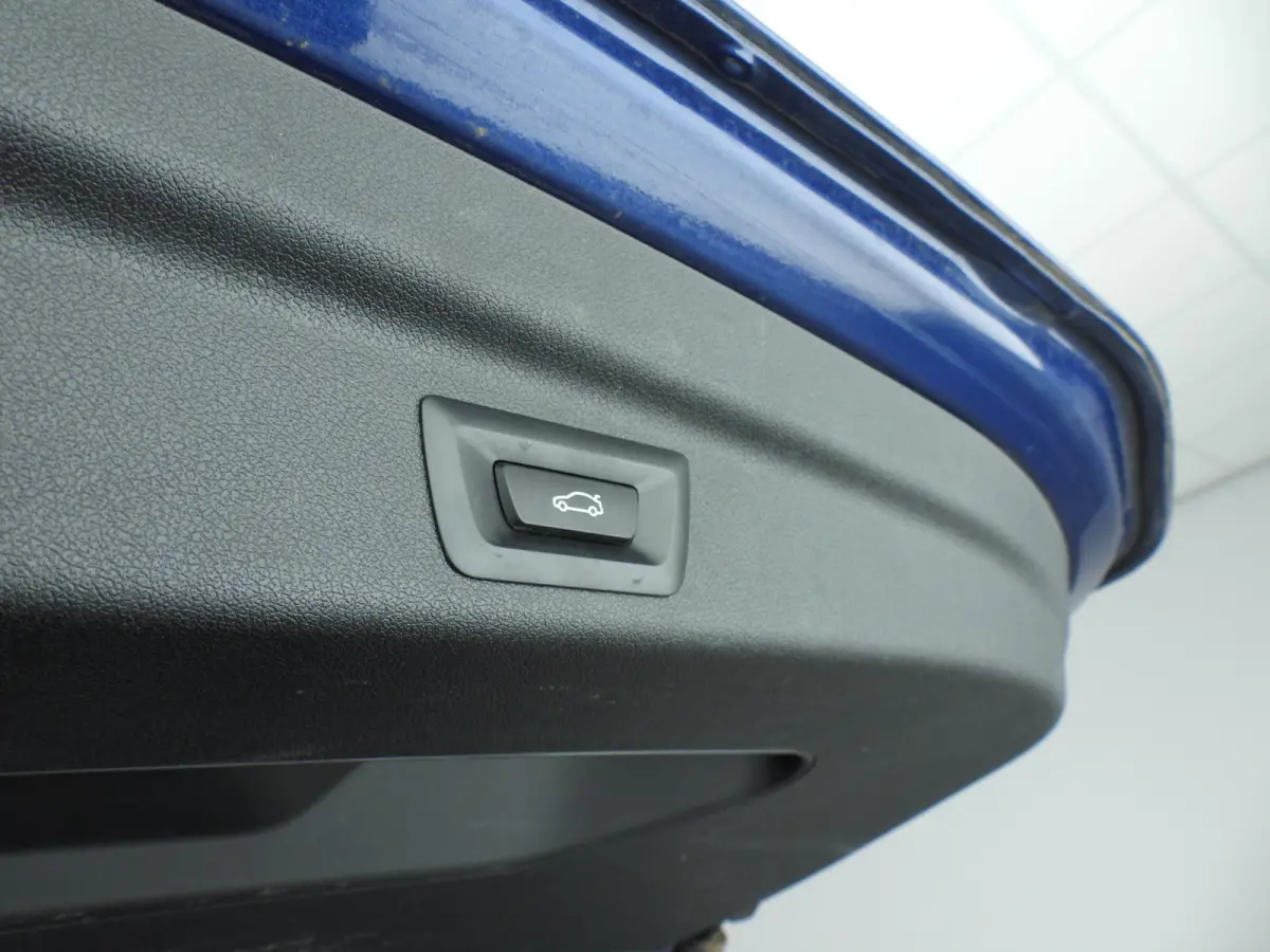 225e xDrive | LED | Navigatie | Trekhaak | Chrome line | Sportstoelen | DAB | Harman-kardon sound | Alu 17 inch