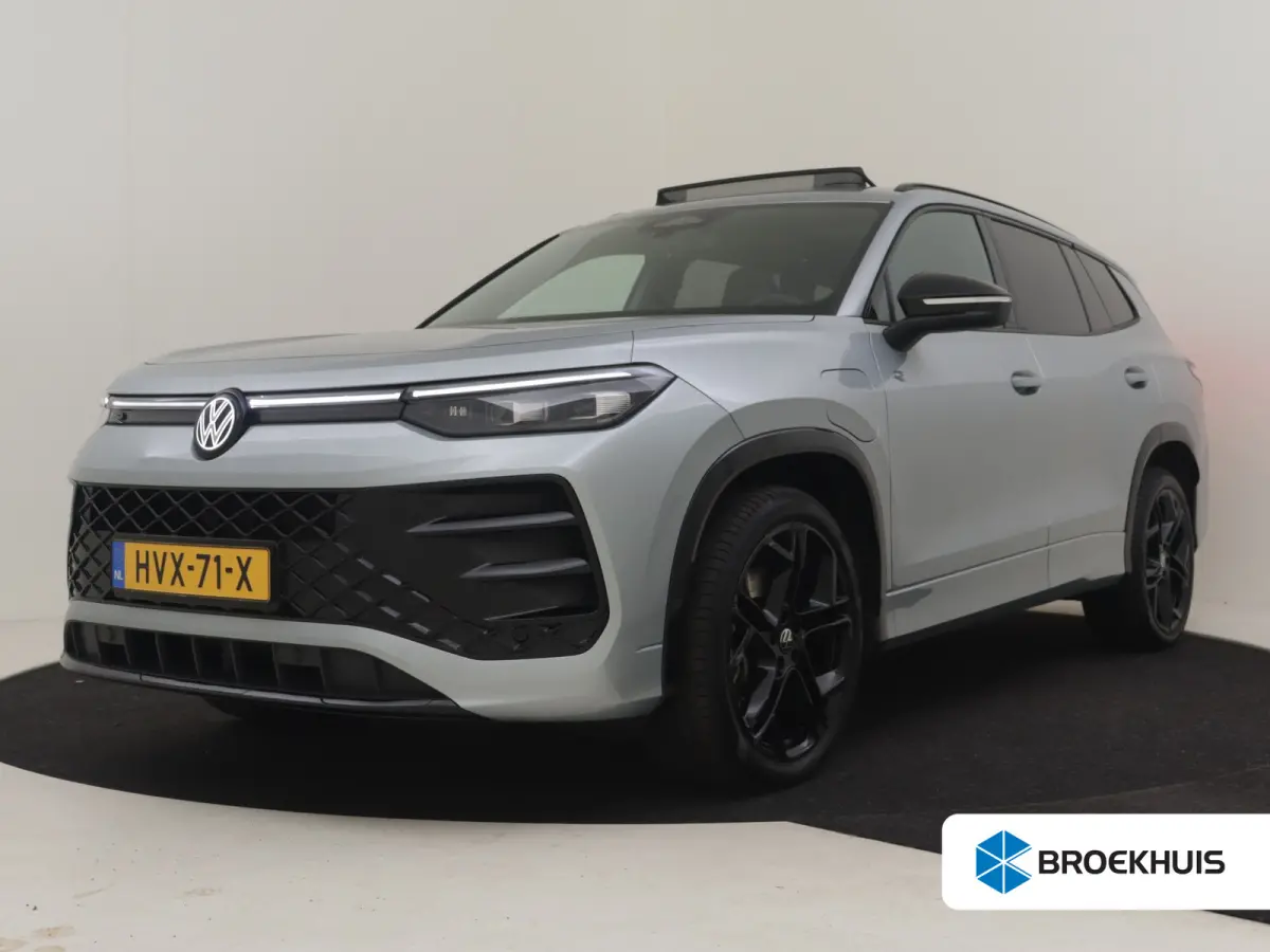 1.5 eHybrid R-Line Edition 204Pk DSG/AUTO | Glazen panorama-dak | Trekhaak uitklapbaar | Achteruitrijcamera | Apple carplay Android auto | Cruise control adaptief | DAB| LED | Keyless | 20"L