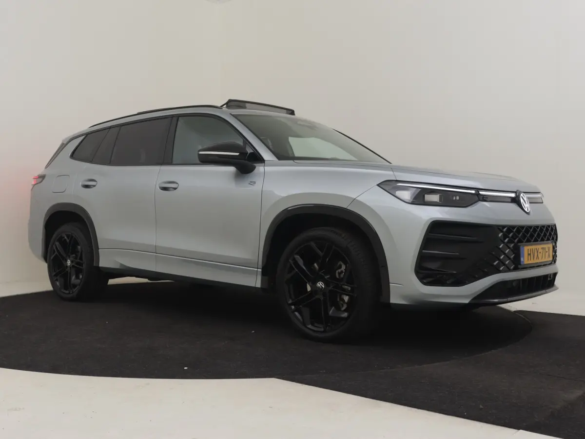 1.5 eHybrid R-Line Edition 204Pk DSG/AUTO | Glazen panorama-dak | Trekhaak uitklapbaar | Achteruitrijcamera | Apple carplay Android auto | Cruise control adaptief | DAB| LED | Keyless | 20"L