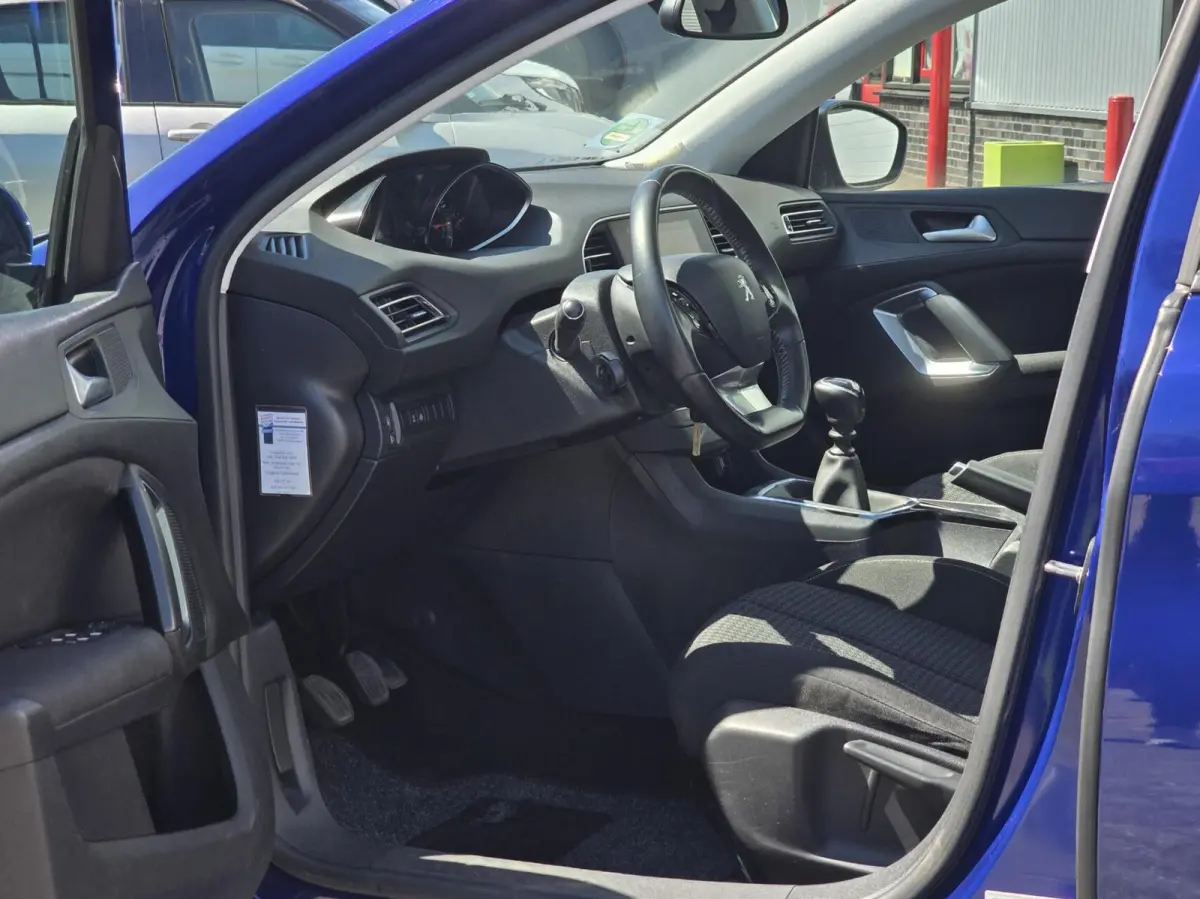 1.2 PureTech Blue Lease Exec. Navi/Pano/Clima