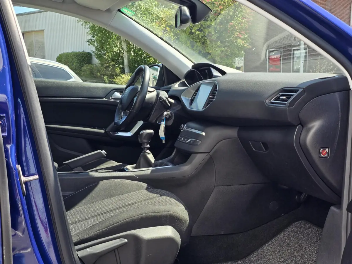 1.2 PureTech Blue Lease Exec. Navi/Pano/Clima
