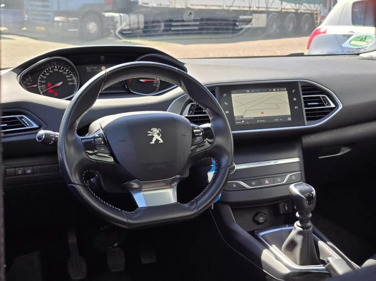 1.2 PureTech Blue Lease Exec. Navi/Pano/Clima