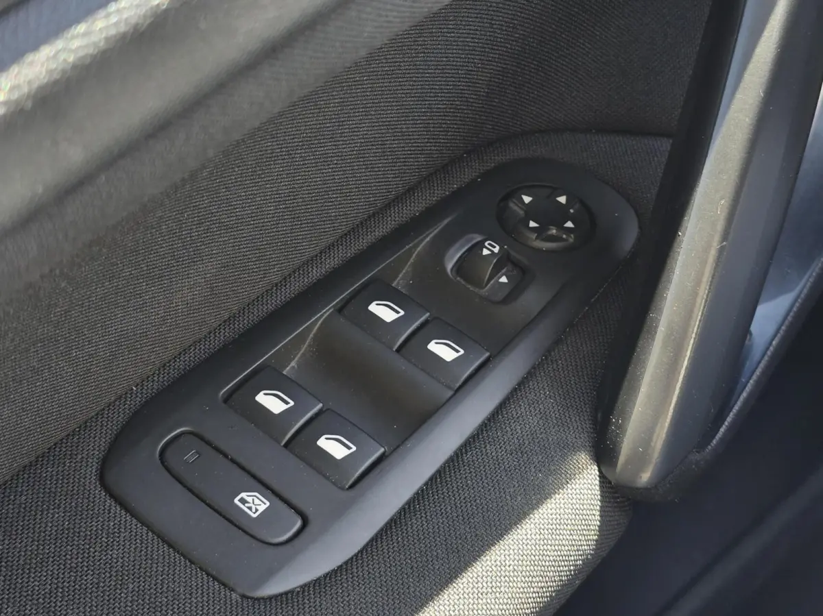 1.2 PureTech Blue Lease Exec. Navi/Pano/Clima