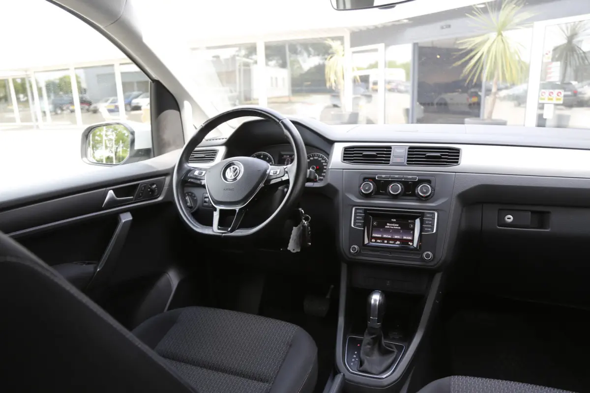 1.4 TGI Trendline 5 Persoons Automaat*Perfect VW Onderh.*Trekhaak/2x zijschuifdeur/Stoelverw./Climate-Control/Camera/Parkeersens.V+A*