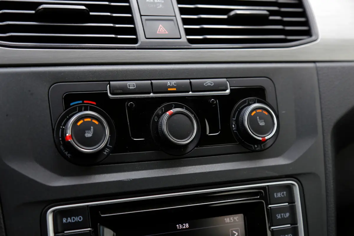 1.4 TGI Trendline 5 Persoons Automaat*Perfect VW Onderh.*Trekhaak/2x zijschuifdeur/Stoelverw./Climate-Control/Camera/Parkeersens.V+A*