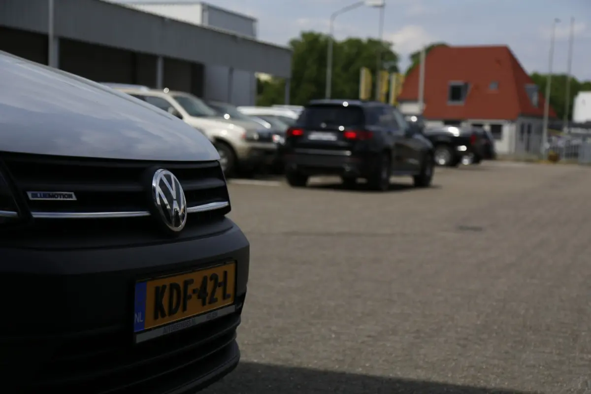 1.4 TGI Trendline 5 Persoons Automaat*Perfect VW Onderh.*Trekhaak/2x zijschuifdeur/Stoelverw./Climate-Control/Camera/Parkeersens.V+A*