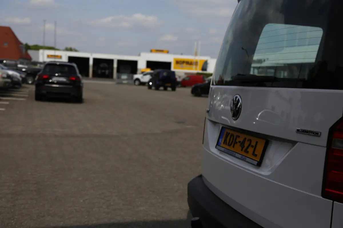 1.4 TGI Trendline 5 Persoons Automaat*Perfect VW Onderh.*Trekhaak/2x zijschuifdeur/Stoelverw./Climate-Control/Camera/Parkeersens.V+A*