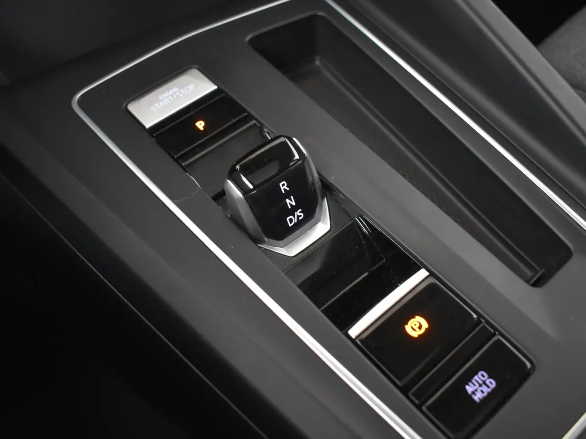 1.5 eHybrid Life Edition 204Pk DSG/AUTO | Glazen panorama-dak | Achteruitrijcamera | Cruise control adaptief | Apple carplay Android auto | Keyless Entry/Start | Parkeer assist | DAB | LED |