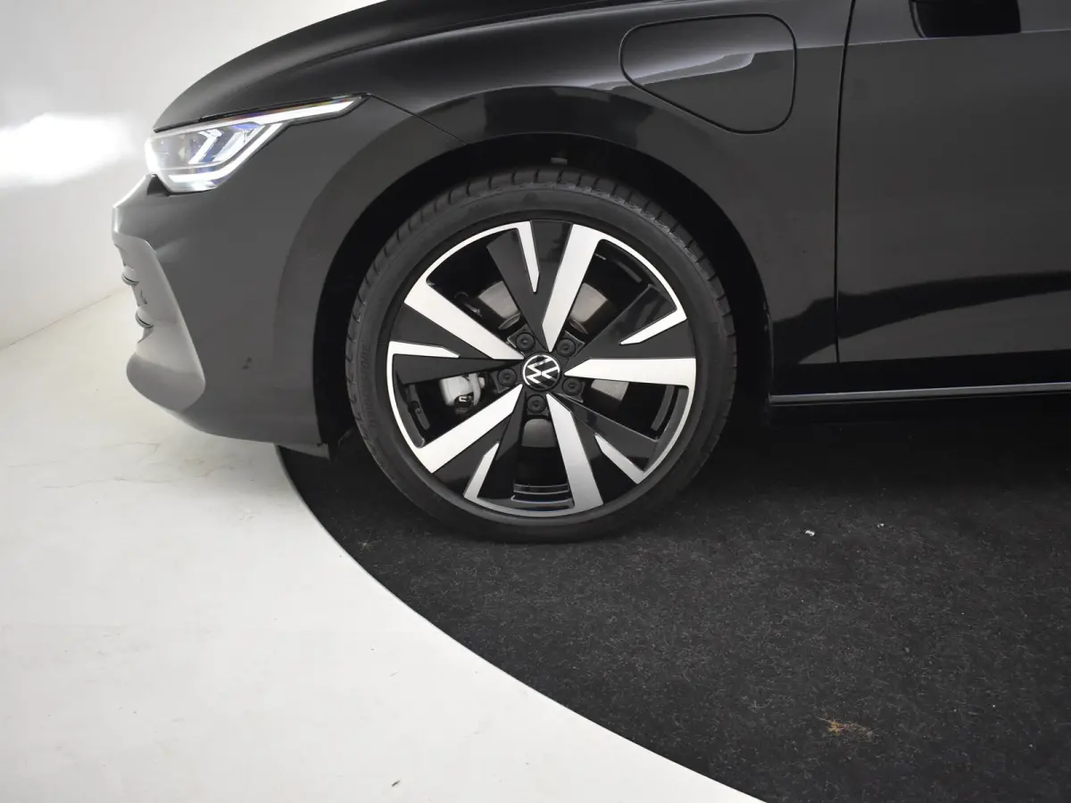 1.5 eHybrid Life Edition 204Pk DSG/AUTO | Glazen panorama-dak | Achteruitrijcamera | Cruise control adaptief | Apple carplay Android auto | Keyless Entry/Start | Parkeer assist | DAB | LED |