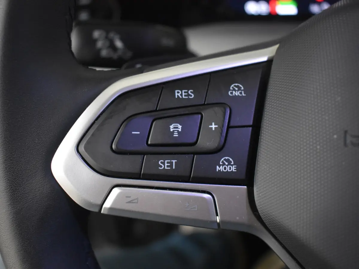 1.5 eHybrid Life Edition 204Pk DSG/AUTO | Glazen panorama-dak | Achteruitrijcamera | Cruise control adaptief | Apple carplay Android auto | Keyless Entry/Start | Parkeer assist | DAB | LED |