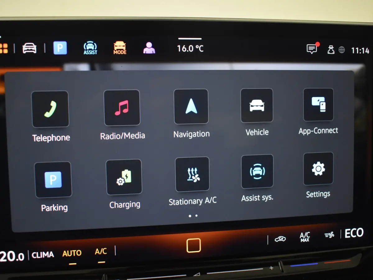 1.5 eHybrid Life Edition 204Pk DSG/AUTO | Glazen panorama-dak | Achteruitrijcamera | Cruise control adaptief | Apple carplay Android auto | Keyless Entry/Start | Parkeer assist | DAB | LED |